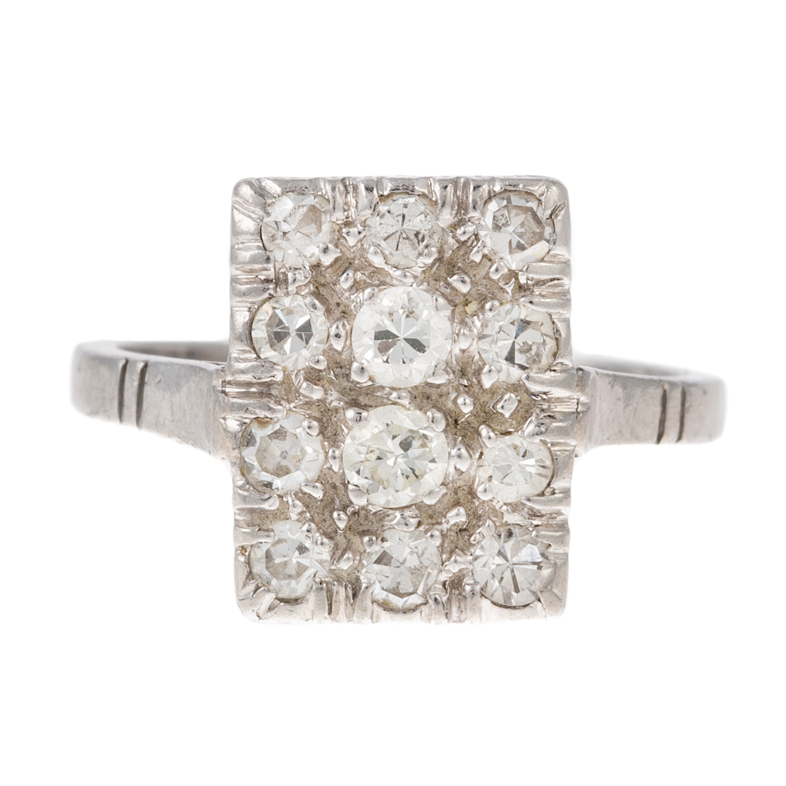 AN ART DECO DIAMOND RING IN