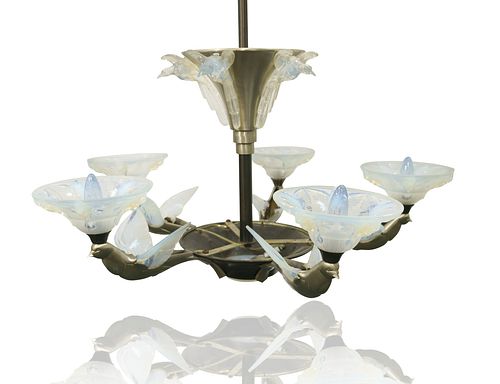 AN ART DECO OPALESCENT GLASS 'BIRD'