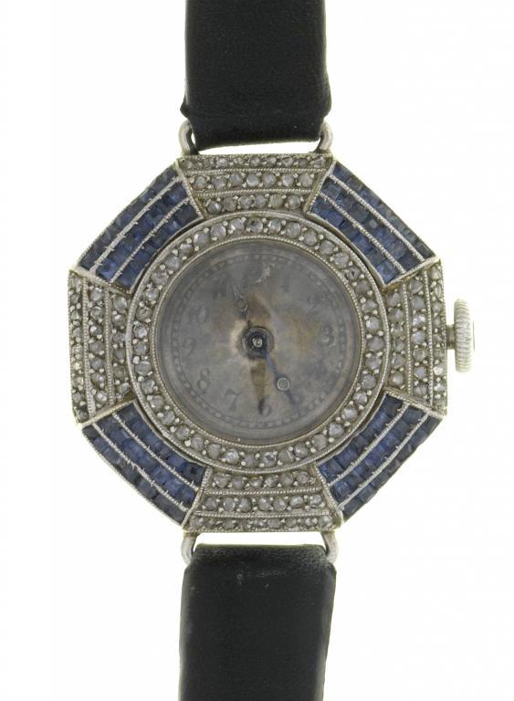 AN ART DECO PLATINUM, DIAMOND AND