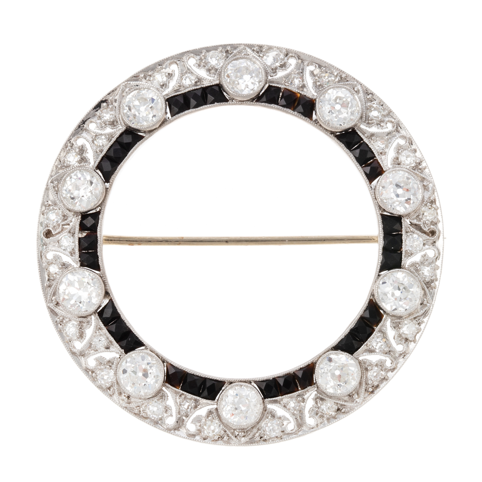 AN ART DECO PLATINUM DIAMOND & ONYX
