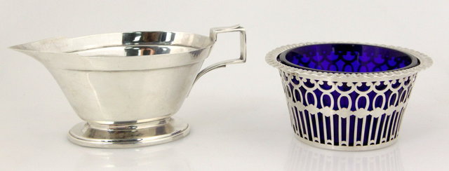 An Art Deco silver sauce boat R&B