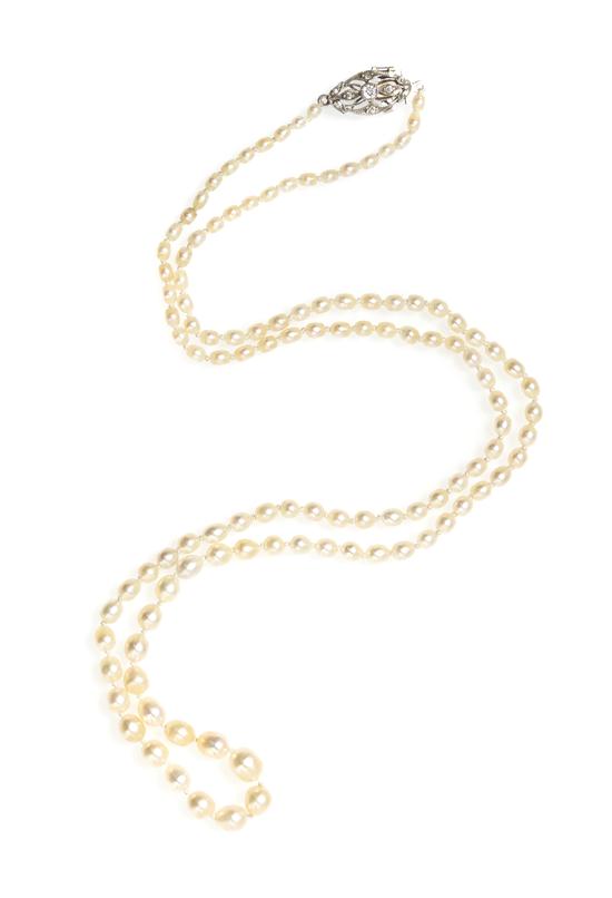 An Art Deco Single Strand Natural