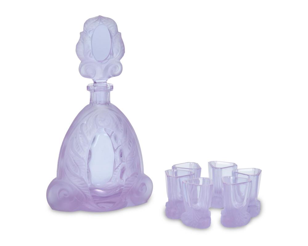 AN ART DECO-STYLE GLASS APéRITIF