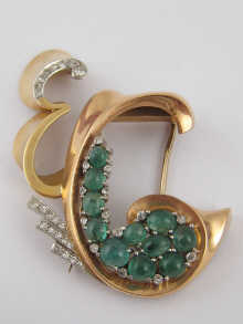 An Art Deco yellow metal (tests