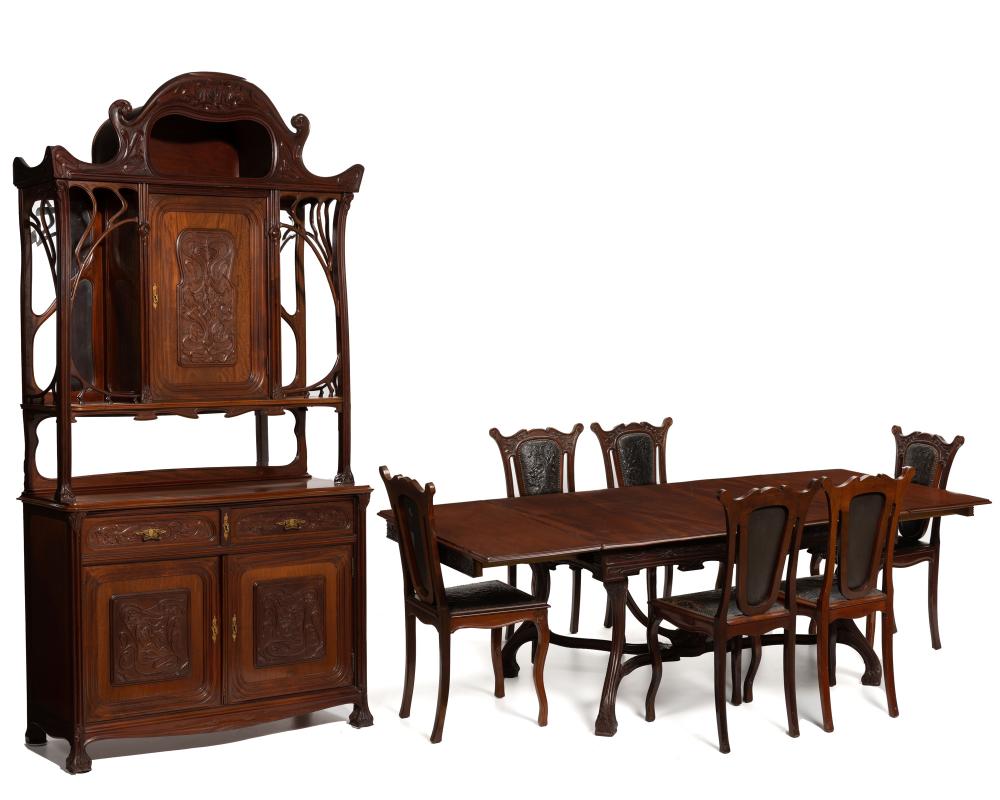 AN ART NOUVEAU CARVED WOOD DINING