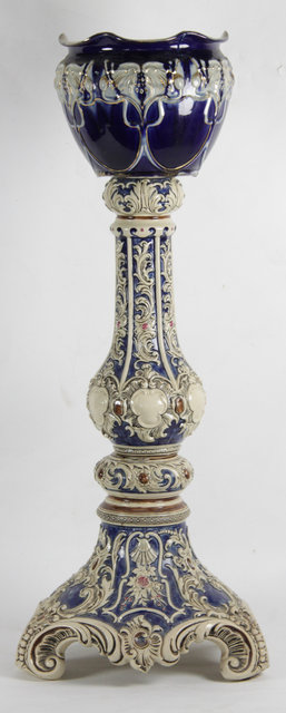 An Art Nouveau jardini?re on