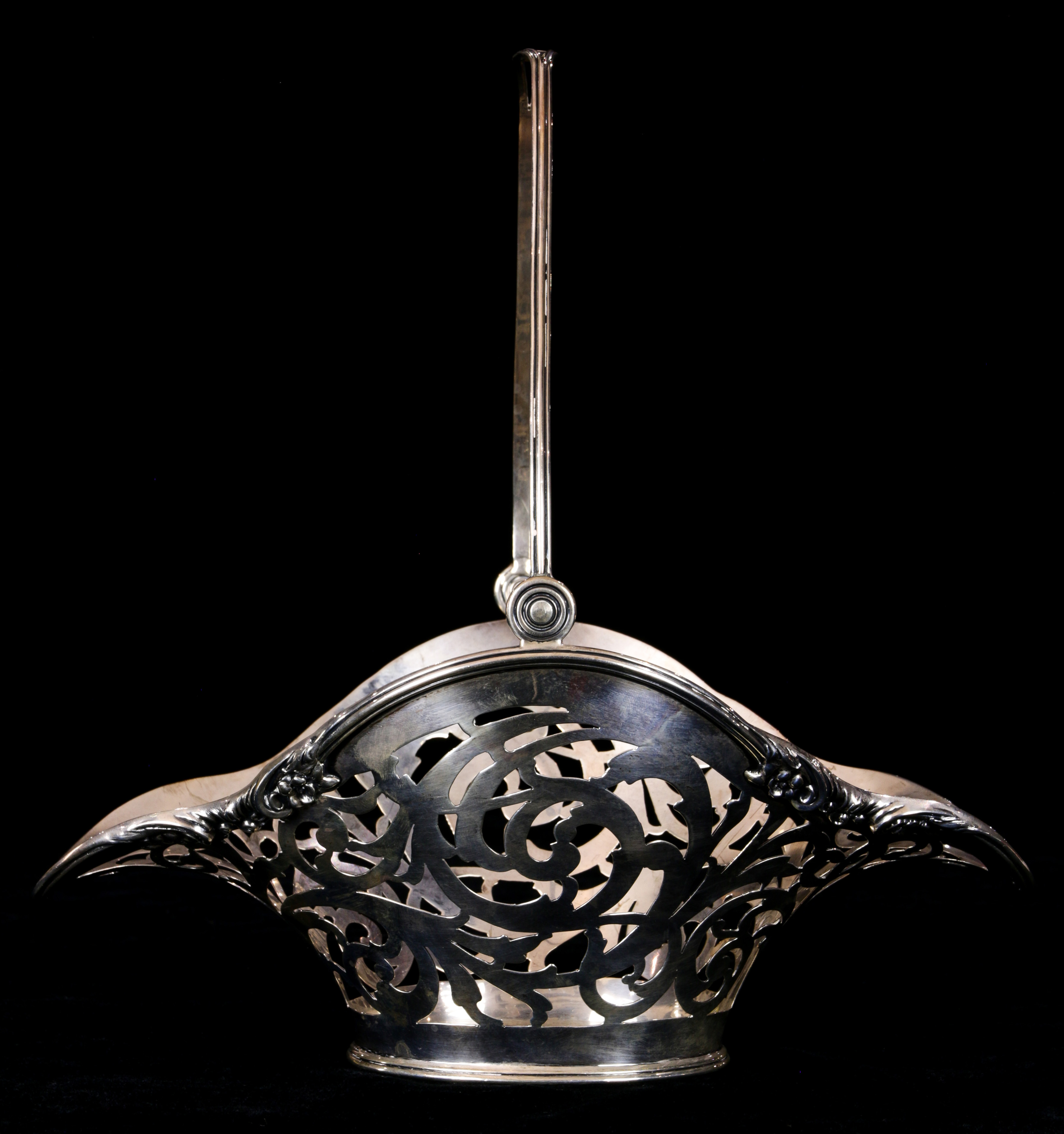 AN ART NOUVEAU STERLING BASKET,