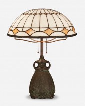 AN ARTS AND CRAFTS LEADED GLAS