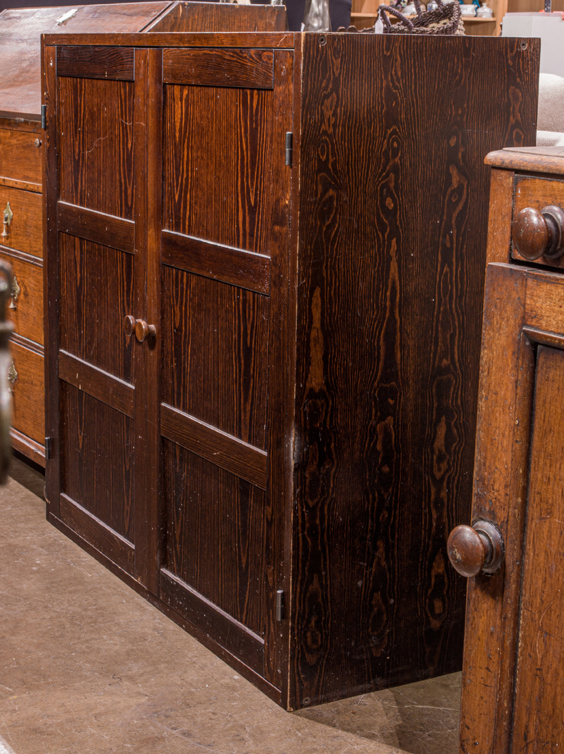 AN ARTS & CRAFTS STYLE PANELED