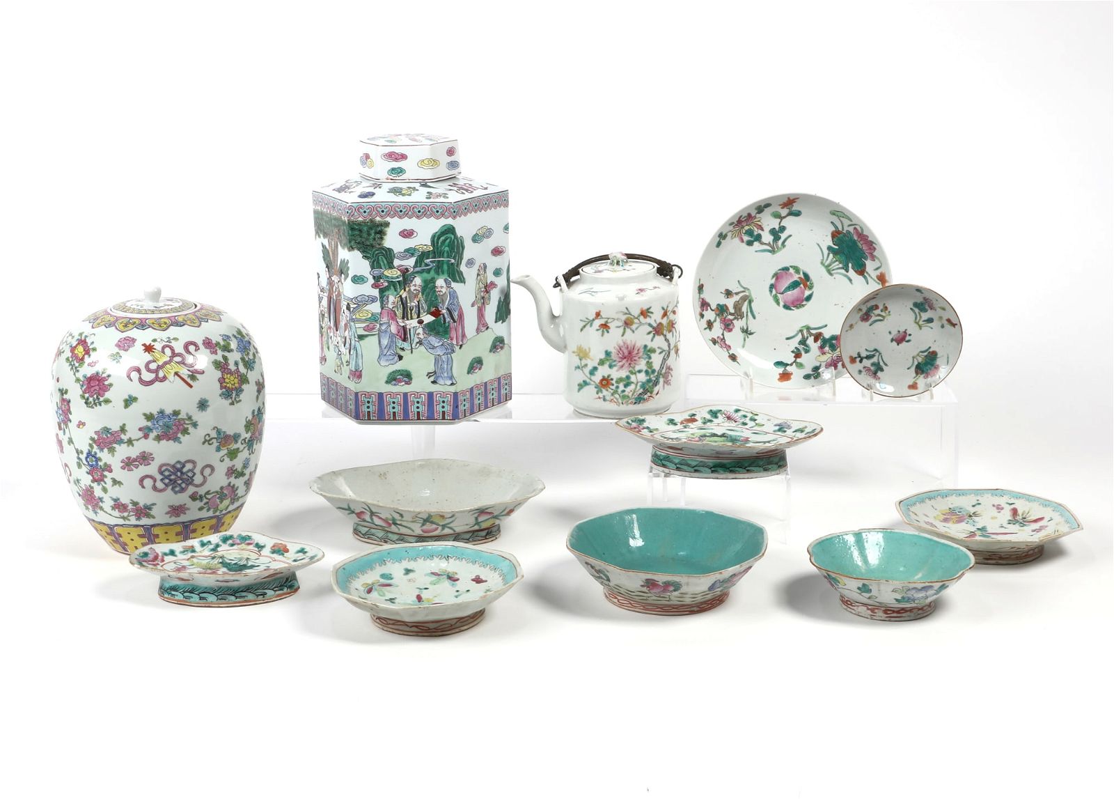 AN ASSEMBLED GROUP OF CHINESE