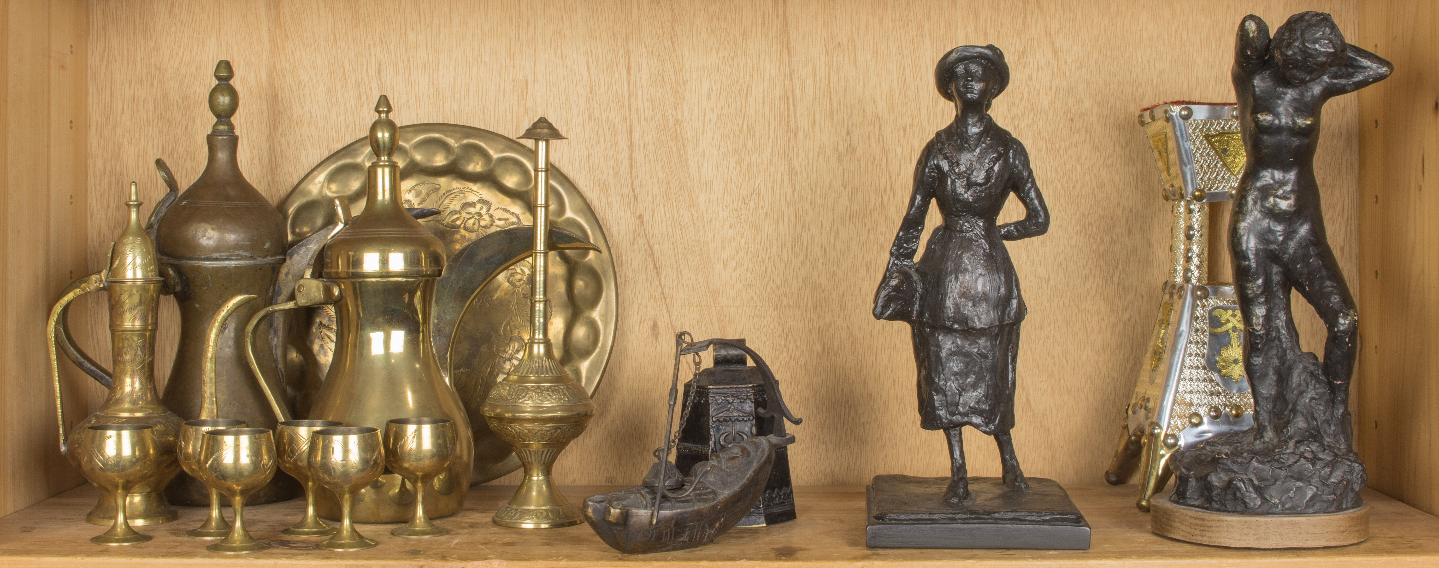AN ASSEMBLED GROUP OF METALWARE AND