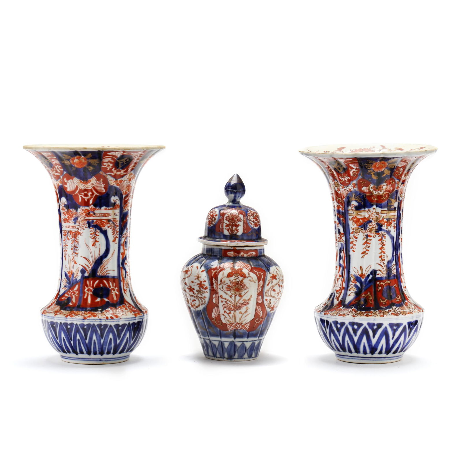 AN ASSEMBLED JAPANESE IMARI