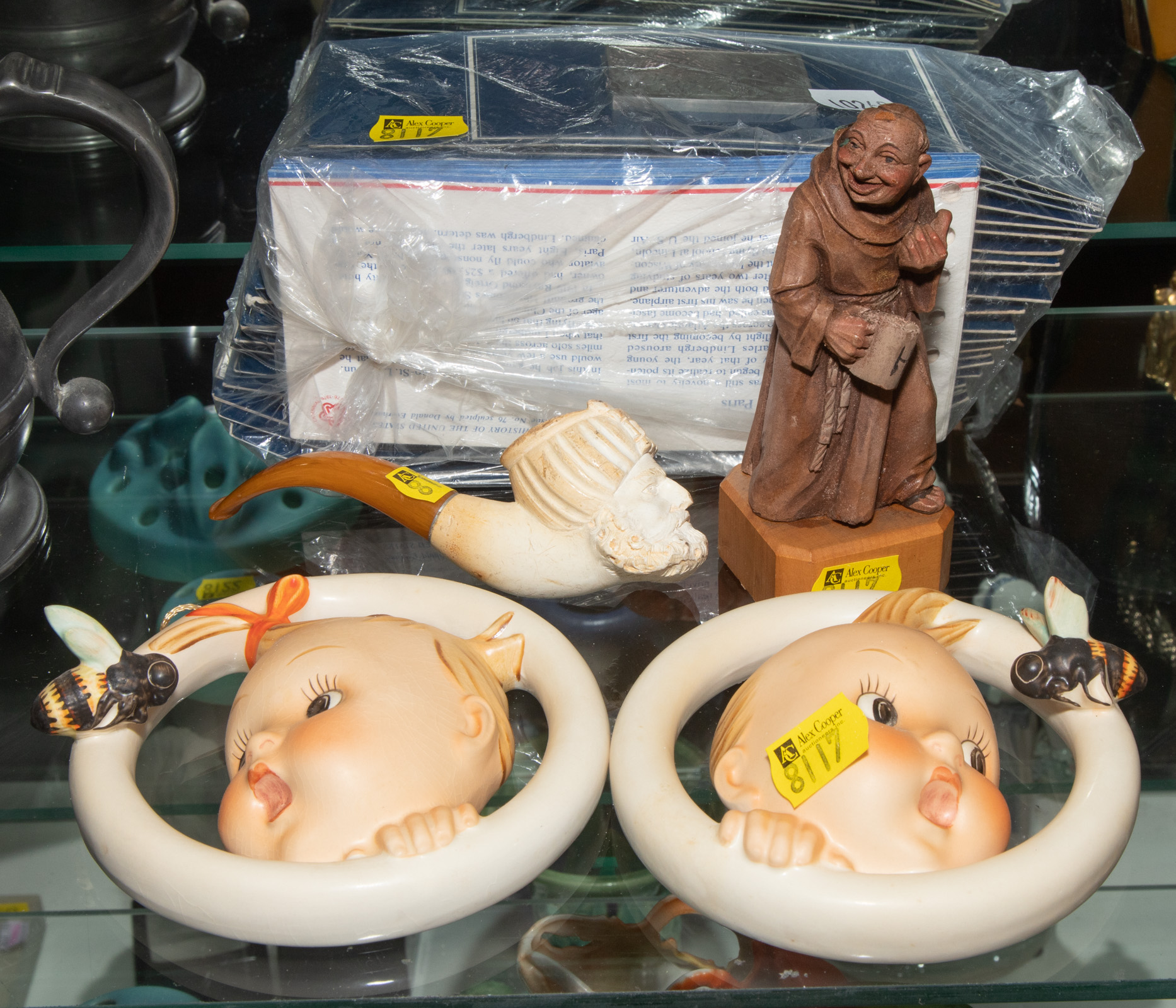 AN ASSORTMENT OF COLLECTIBLE