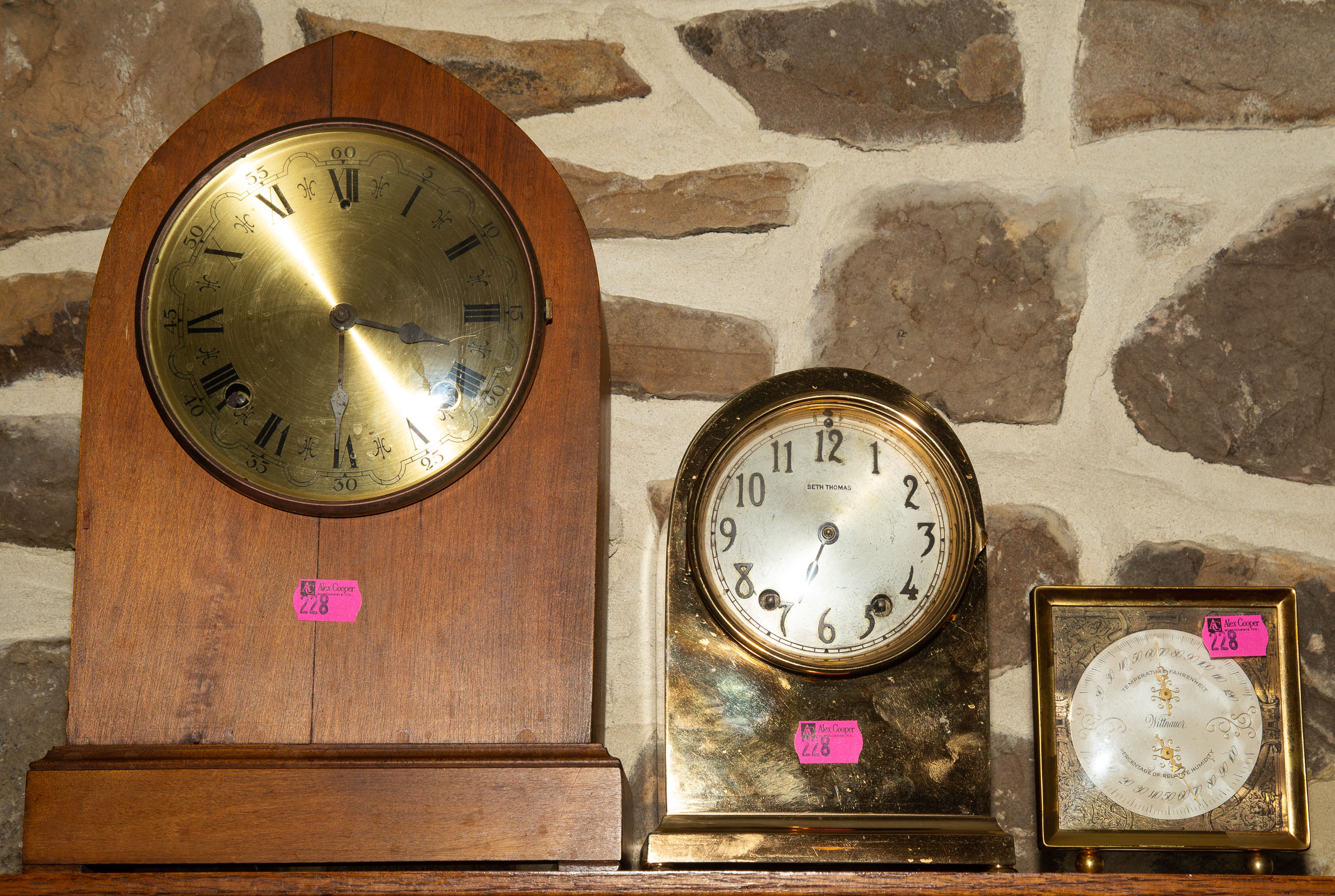 AN ASSORTMENT OF MANTEL CLOCKS &