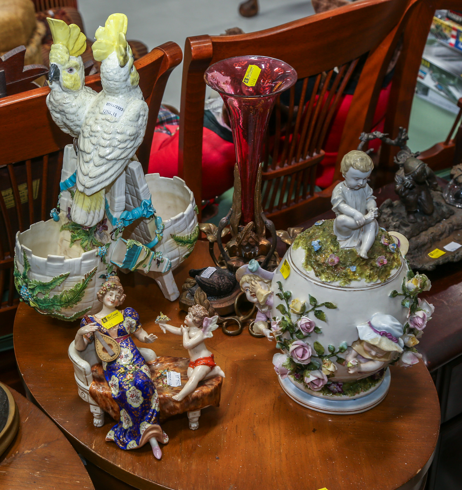 AN ASSORTMENT OF PORCELAIN &
