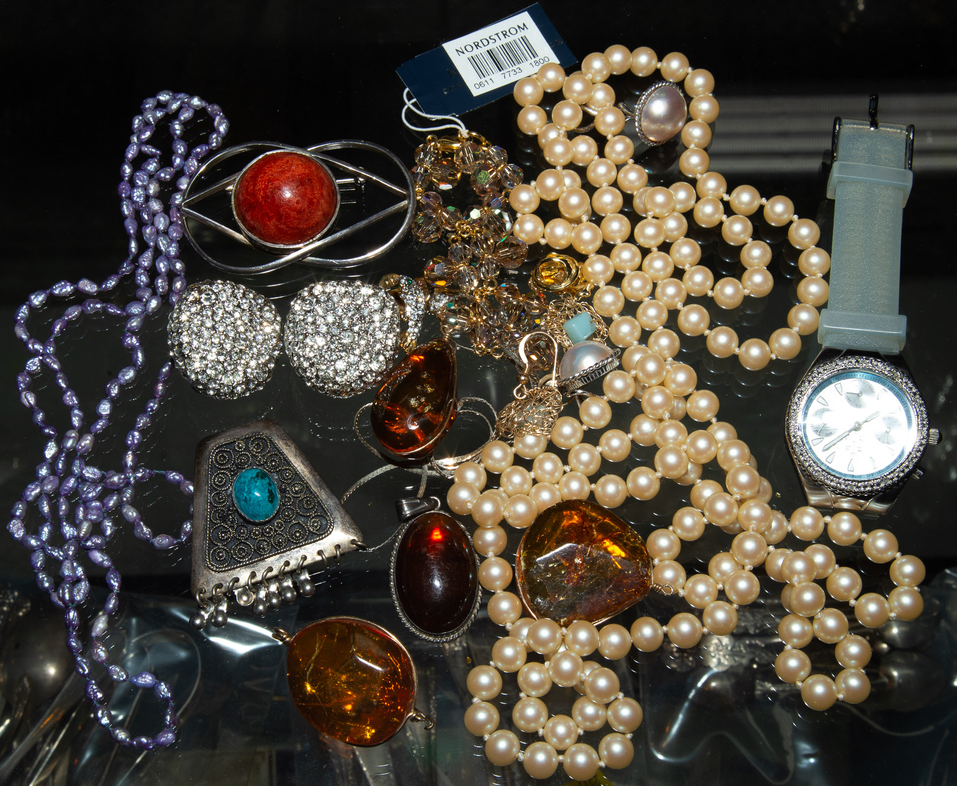AN ASSORTMENT OF SILVER, PEARLS &