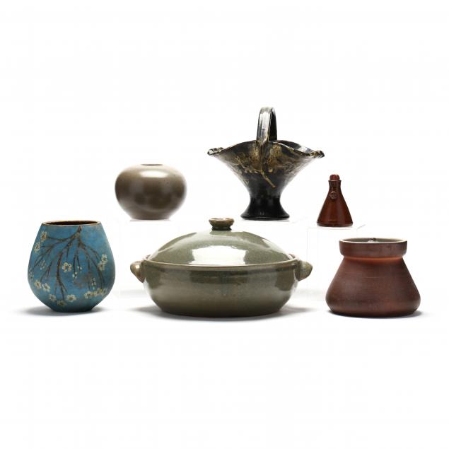 AN ASSORTMENT OF SIX NC POTTERY