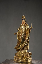 AN AVALOKITESVARA STATUE<br>AN