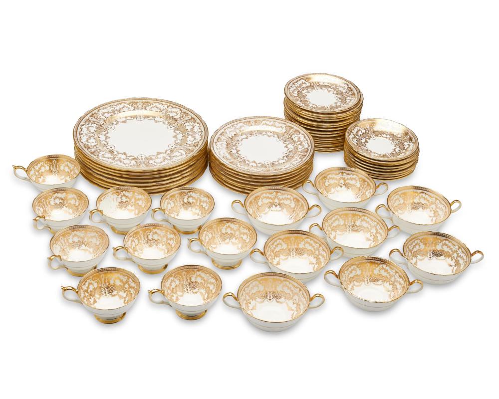 AN AYNSLEY PORCELAIN DINNER