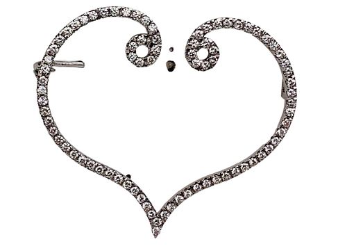 AN DIAMOND HEART PENDANTAn