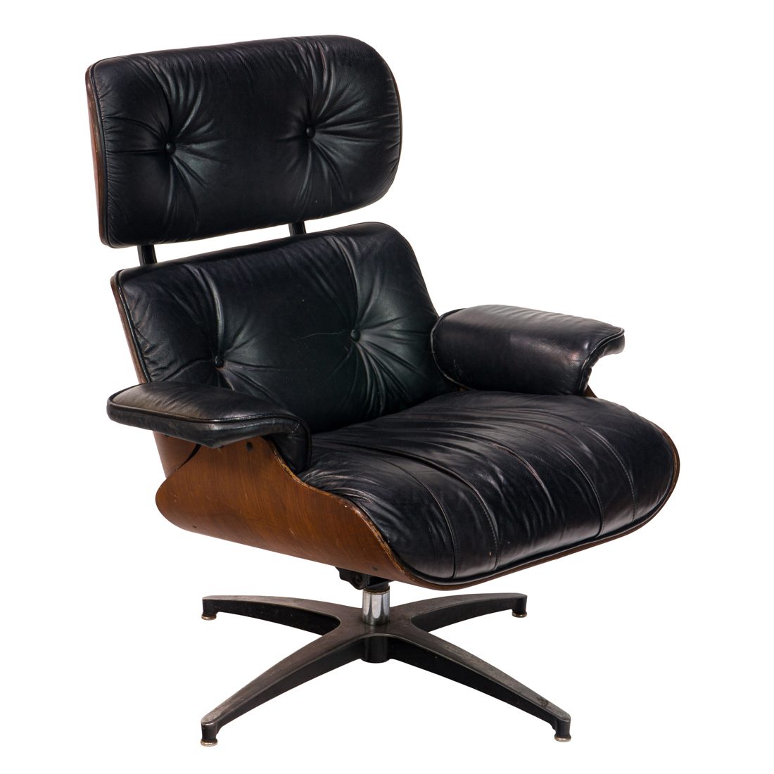 AN EAMES STYLE LOUNGE CHAIR An