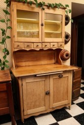 AN EARLY 20TH CENTURY ASH WOOD