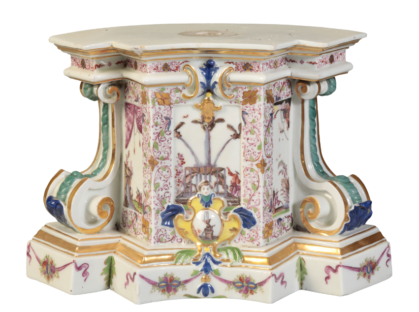 AN EARLY MEISSEN CHINOISERIE