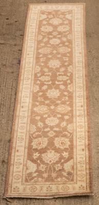 An Eastern runner, 352cm x