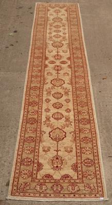 An Eastern runner, 462cm x