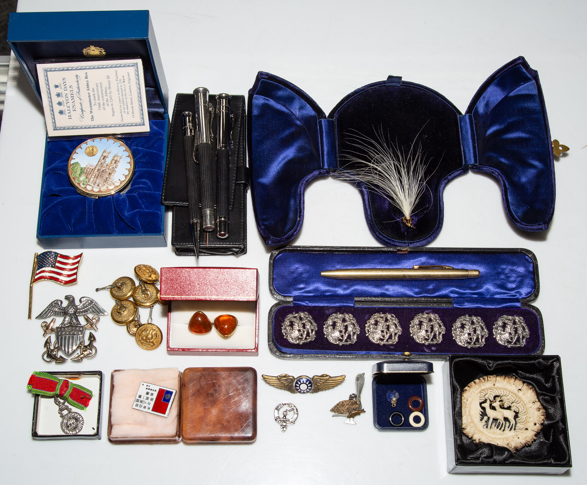 AN ECLECTIC GROUP OF JEWELRY & PENS