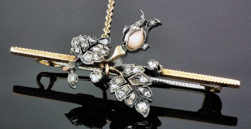 An Edwardian 9ct gold rose