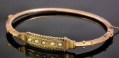 An Edwardian 9ct gold stiff ba