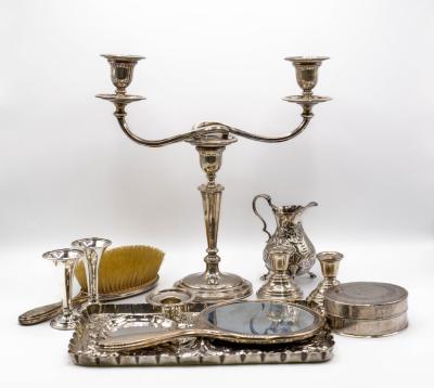 An Edwardian embossed silver