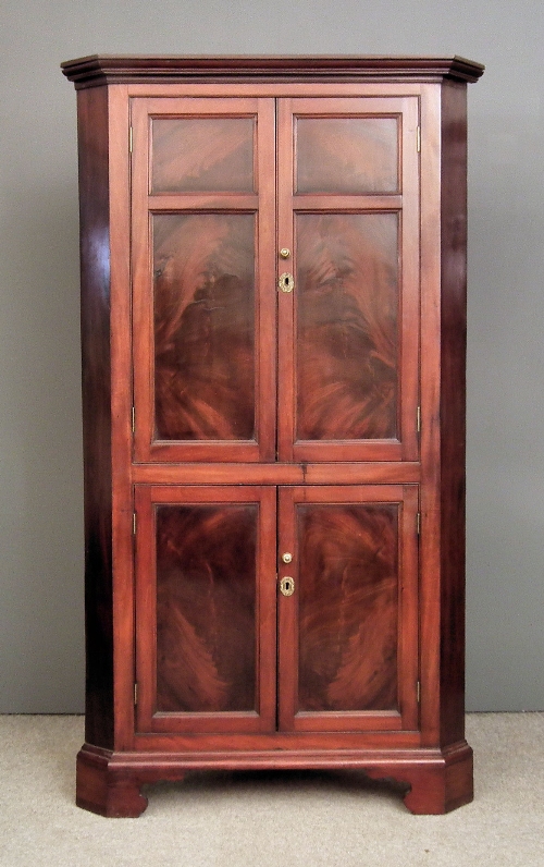 An Edwardian figured mahogany