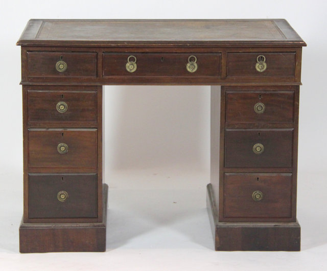 An Edwardian mahogany kneehole desk