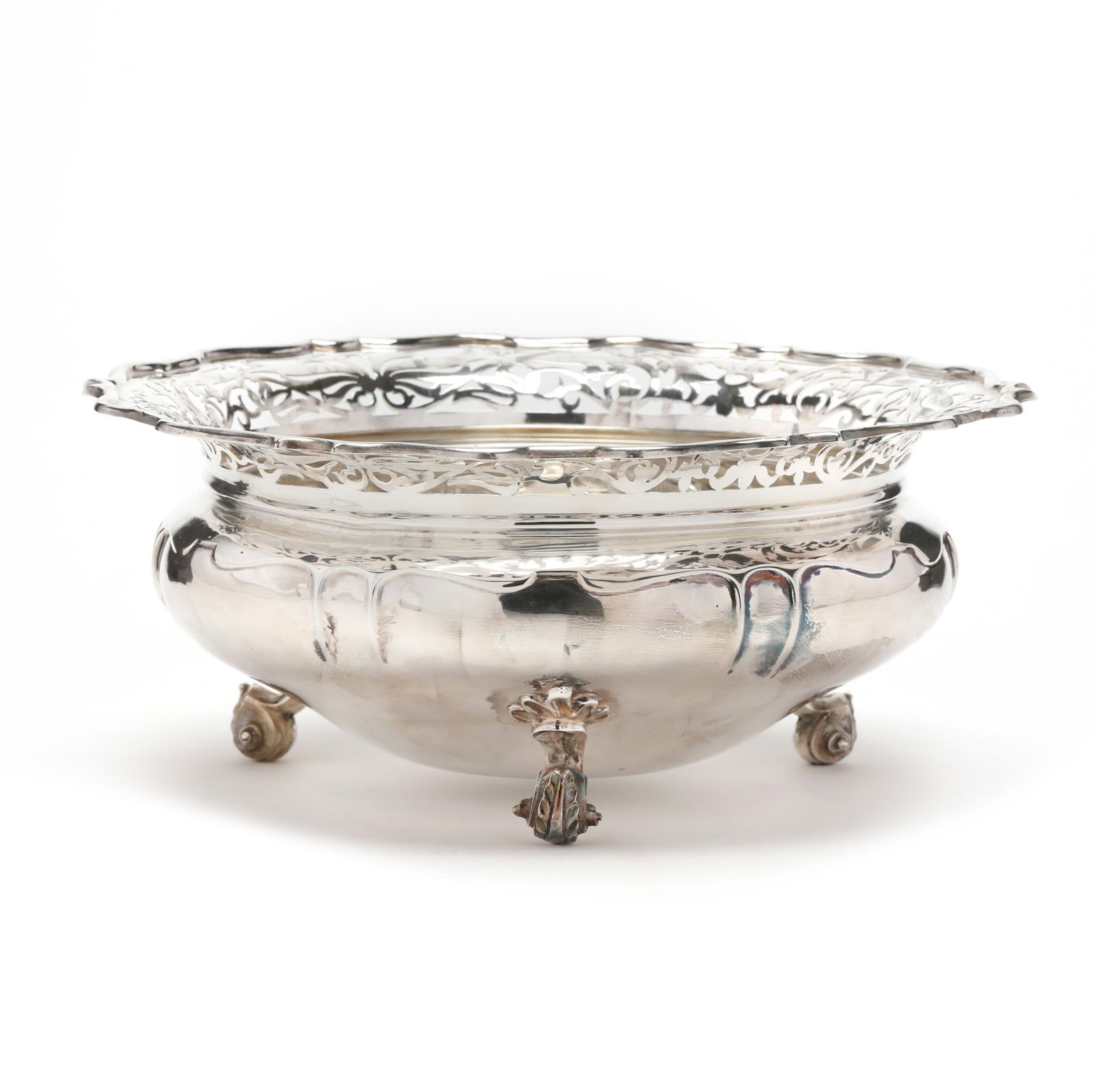 AN EDWARDIAN SILVER CENTERPIECE