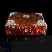 AN EDWARDIAN SILVER MOUNTED TO