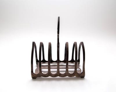 An Edwardian silver toast rack,