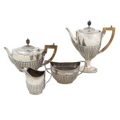 AN EDWARDIAN STERLING HOT BEVE