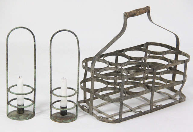 An eight-bottle carrier 43.25cm