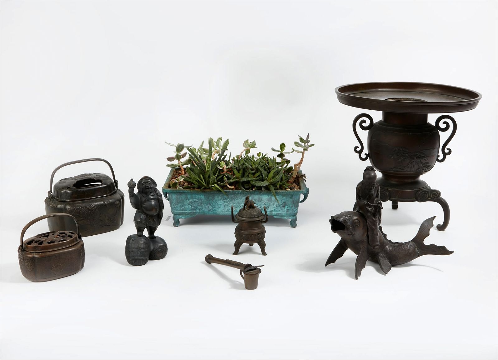 AN EIGHT PIECE GROUP OF JAPANESE