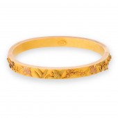 AN EIGHTEEN KARAT TRI-COLOR GO