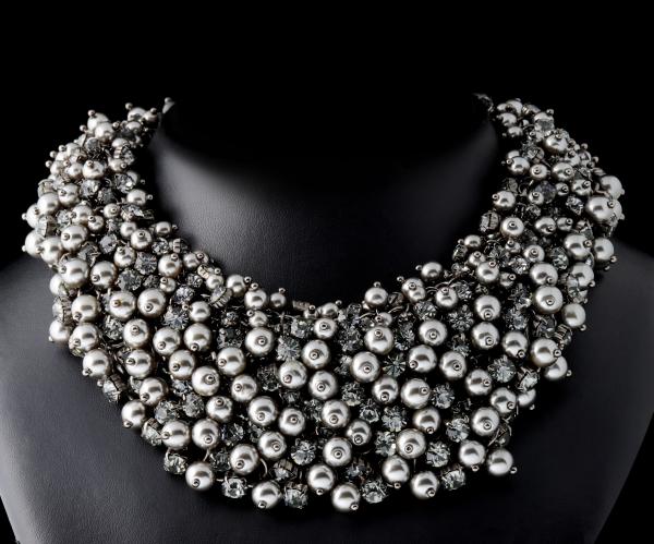 AN ELABORATE GUNMETAL PEARL AND