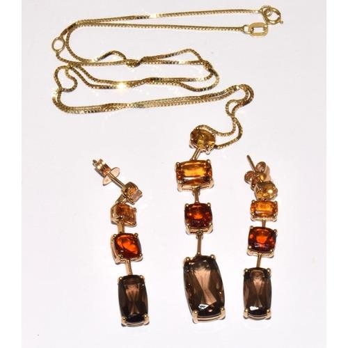 An elegant 9ct gold pendant