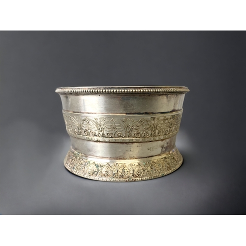 AN ELKINGTON SILVER PLATE GLASS