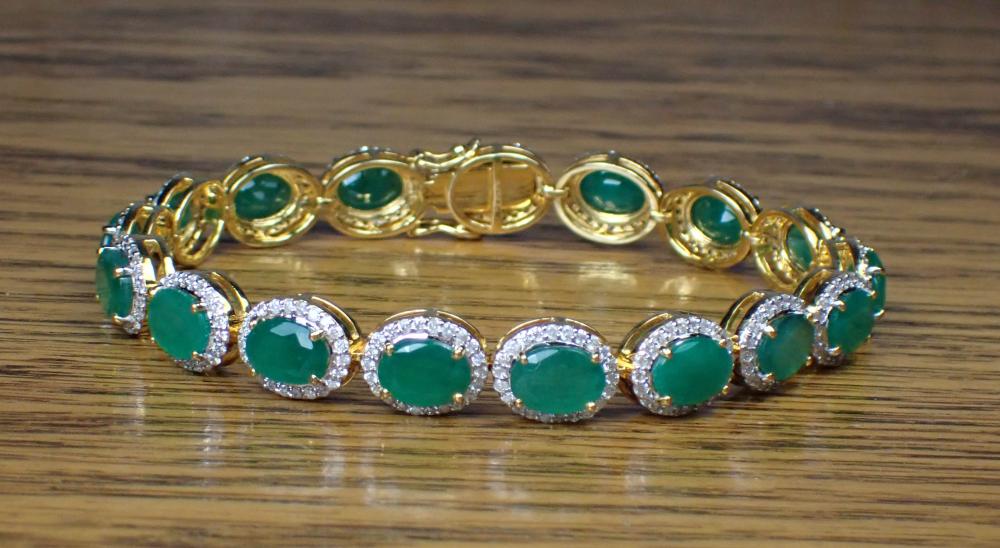 AN EMERALD AND DIAMOND BRACELETAN