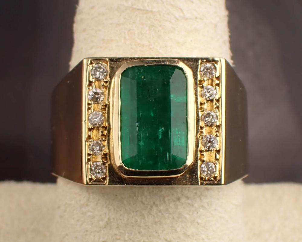 AN EMERALD AND DIAMOND RINGAN