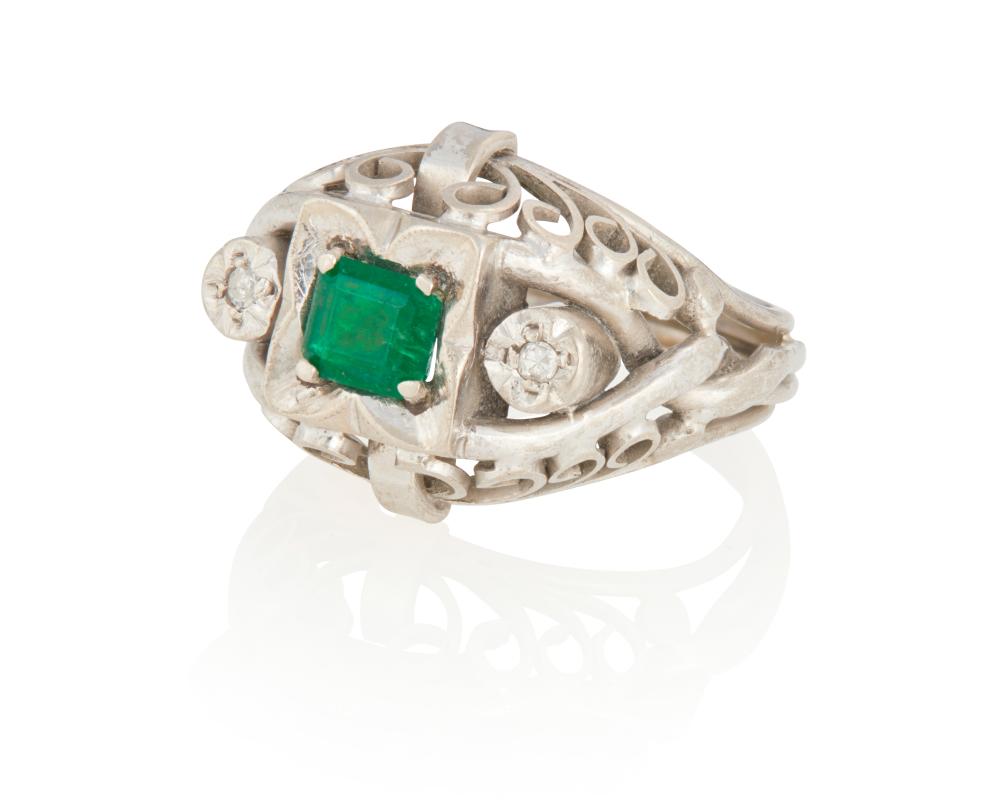AN EMERALD AND DIAMOND RINGAn