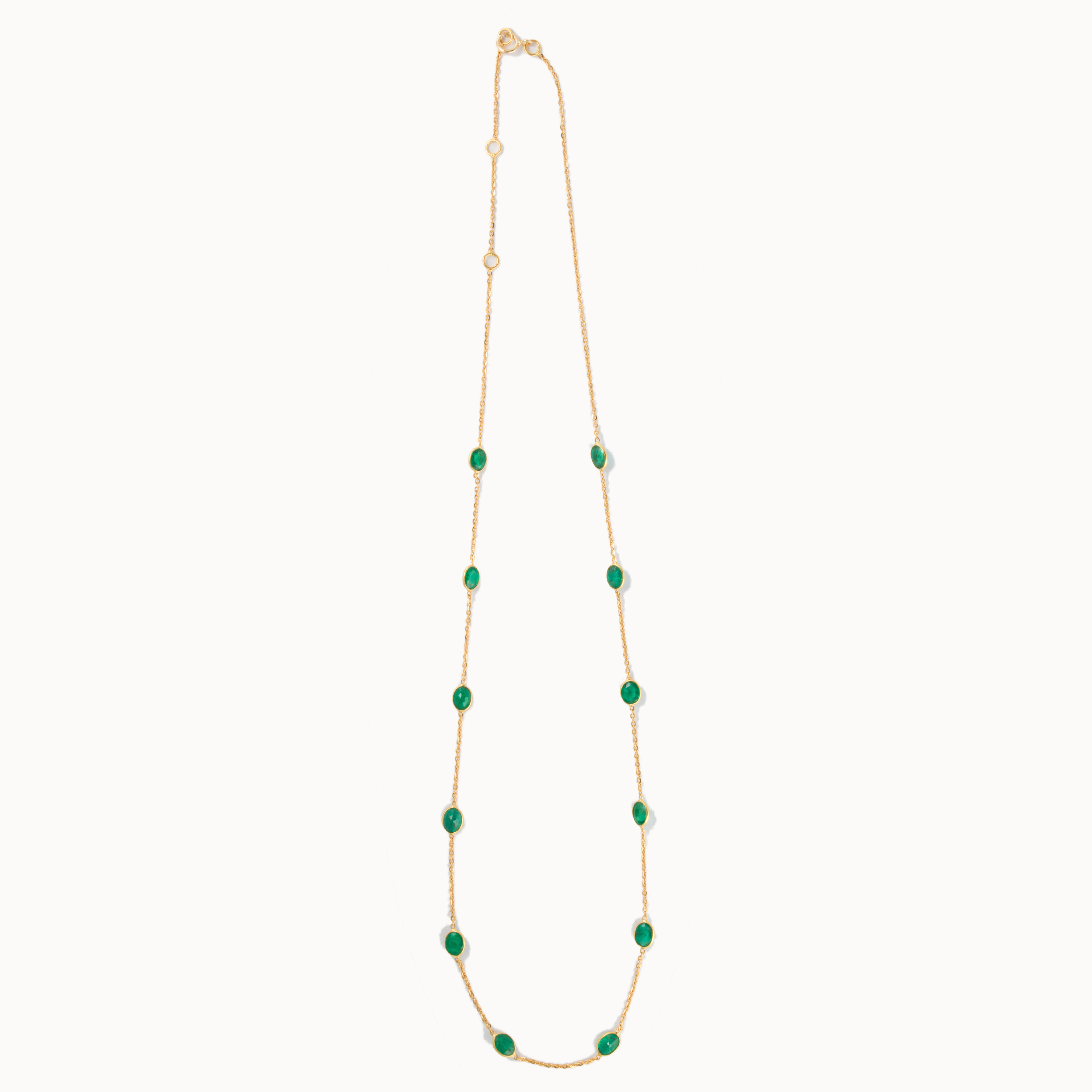 AN EMERALD AND EIGHTEEN KARAT