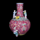 AN ENAMEL 'INTERLOCKING FLOWER